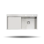 سینک کورینی پرنیان استیل مدل PS 4231 با ابعاد 100×50 سانتی‌متر، استیل ضد زنگ 18/10، لگن باکس زاویه R0، متعلقات تخته ساطور چوبی، سبد فلزی و جامایع.