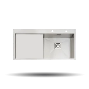 سینک کورینی پرنیان استیل مدل PS 4231 با ابعاد 100×50 سانتی‌متر، استیل ضد زنگ 18/10، لگن باکس زاویه R0، متعلقات تخته ساطور چوبی، سبد فلزی و جامایع.